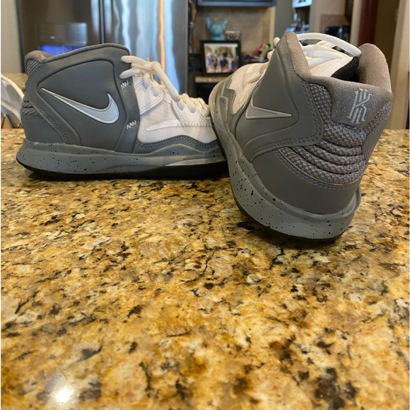 Nike Kyrie Infinity Youth (Smoke Gray) Basketball shoes - Picture 2 of 6